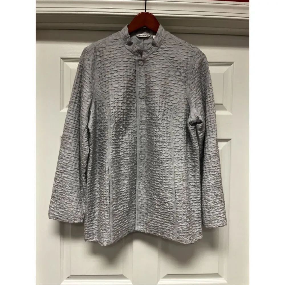 Laura Ashley Gray Quilted 100% Silk Magnetic Closure Jacket sz M NWOT